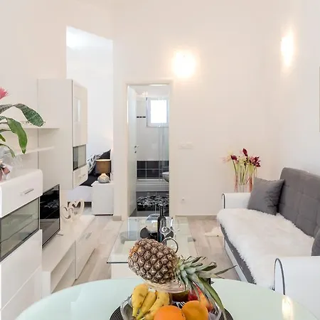 Antonio Lägenhet Baška Voda